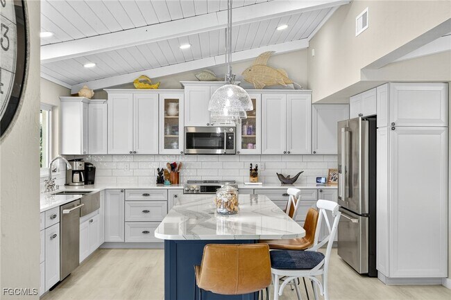 Building Photo - 611 SW 57th St