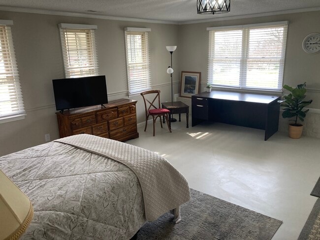 12 Theodore room 1 - 12 Theodore Dr