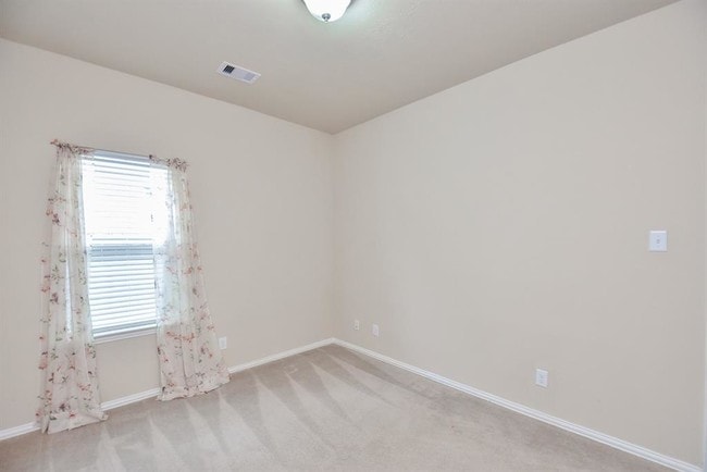 Building Photo - 6127 Carver Pines Dr