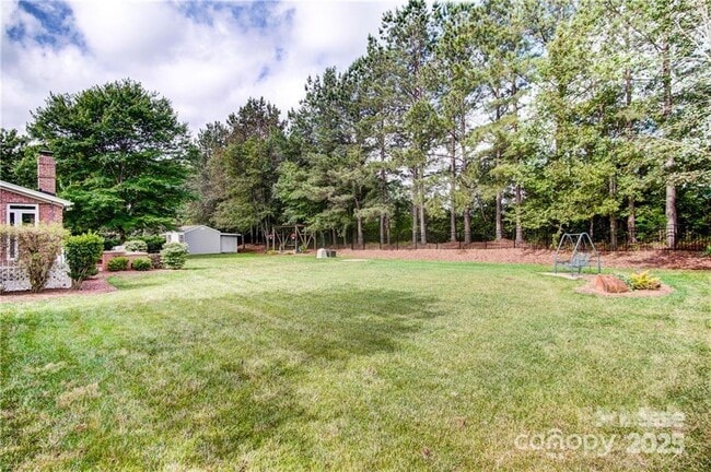 Building Photo - 8005 Weddington Downs Dr