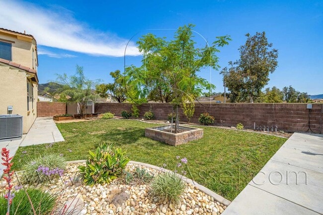 Building Photo - Stunning  Two-Story 4 Bed/3 Bath Home in B...