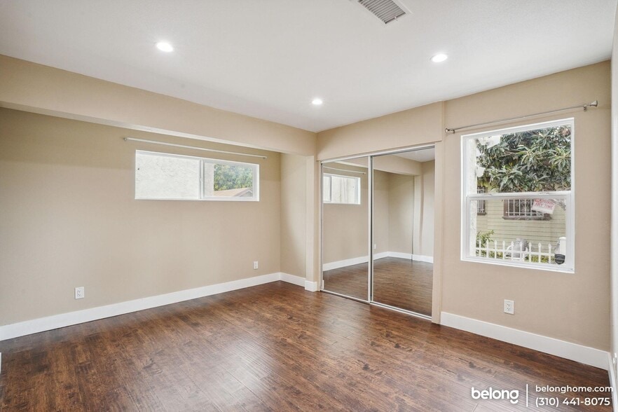 Building Photo - 1133 W 78th St