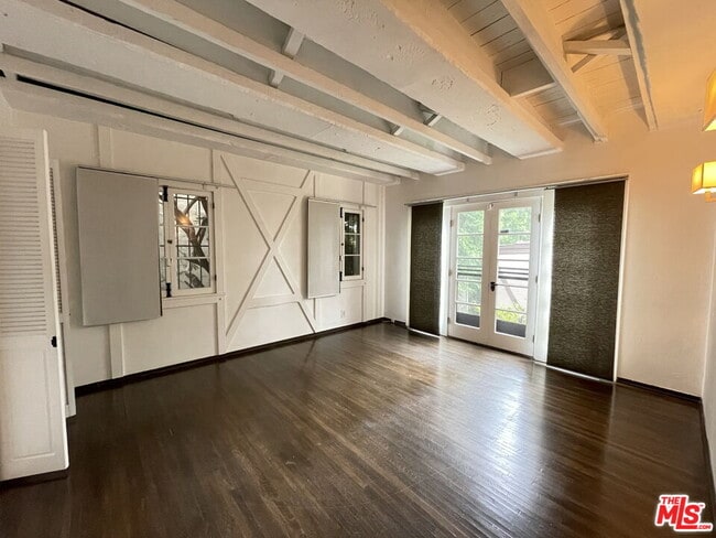 Building Photo - 2667 Lake View Terrace E