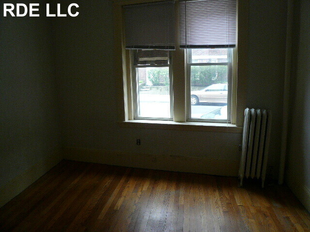 Building Photo - 158 Kelton St