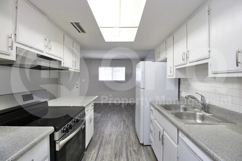 Building Photo - 3002 E Waltann Ln