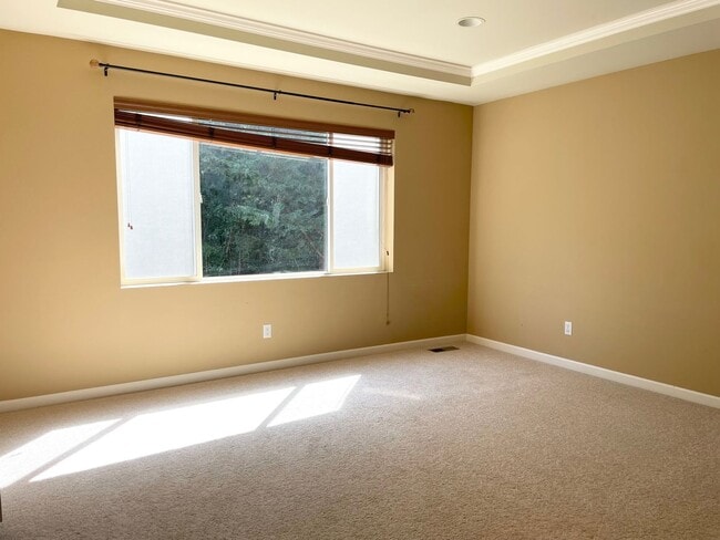 Building Photo - Beautiful 3 Bed 2.5 Bath Home in Redmond