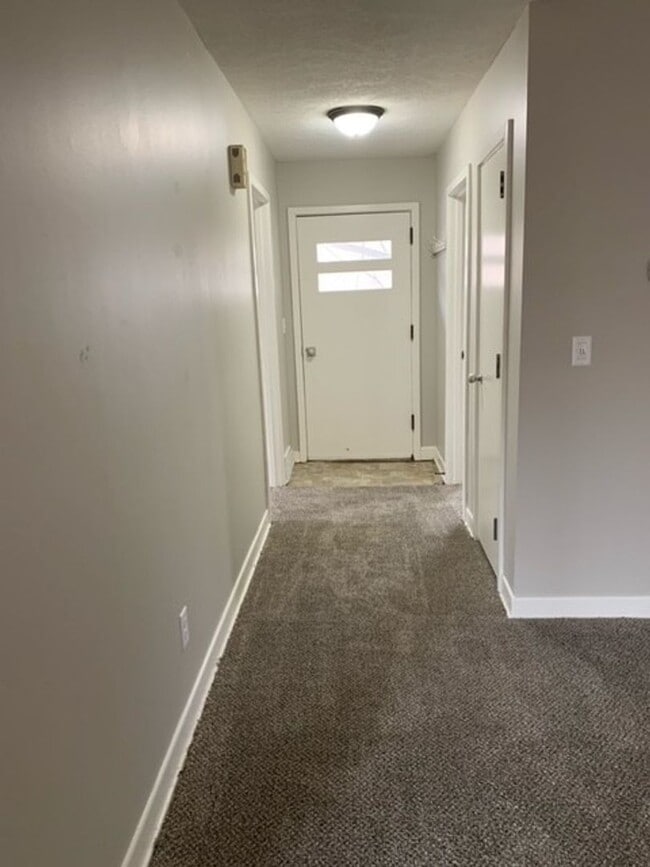 Building Photo - Cute Three bedroom in Airpark Available Now!