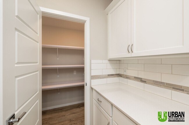 Building Photo - 12406 E Dickens Ln