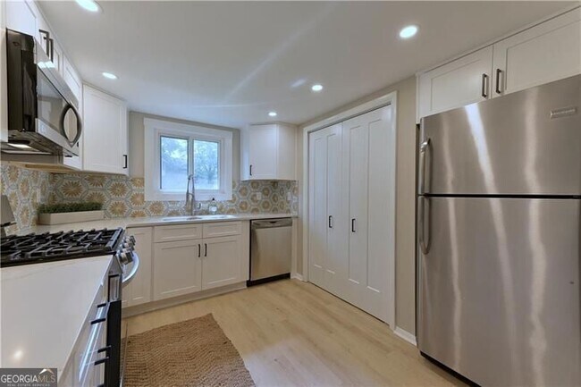 Building Photo - 2179 Surrey Ct