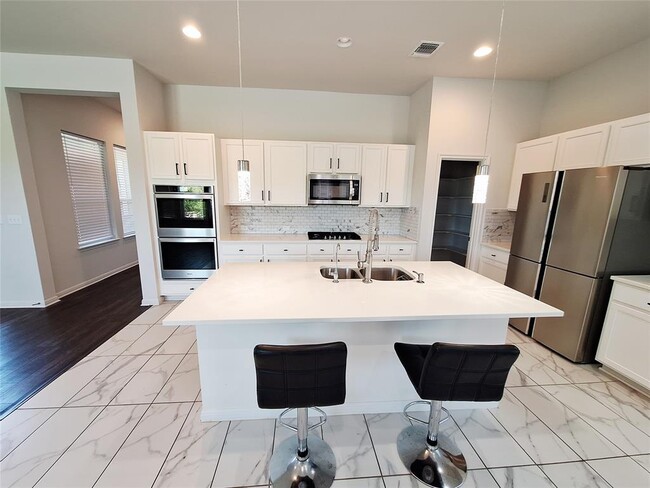 Building Photo - 7800 Hillock Terrace