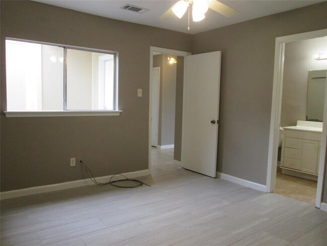 Building Photo - 10303 Westedge Dr