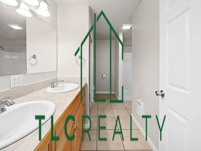 Building Photo - Beautiful Home on Corner Lot