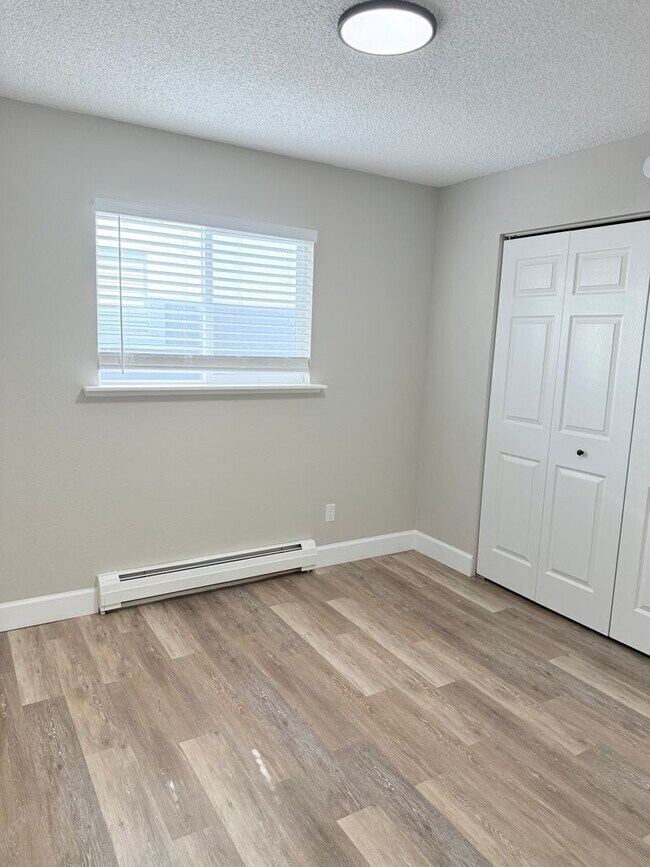 Building Photo - Creekside Views in this Stunning 2 Bedroom!