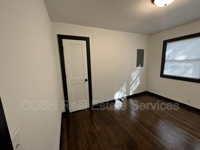 Building Photo - 6254 N Independence St