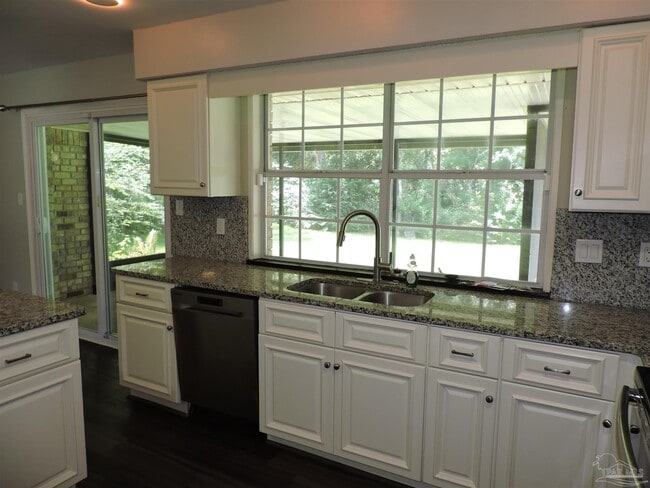Building Photo - 7674 Old Hickory Dr