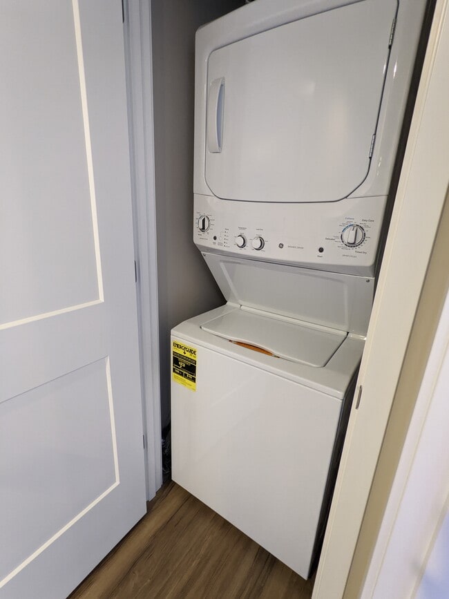 in-unit washer & dryer - 61536 SE Jennifer Ln