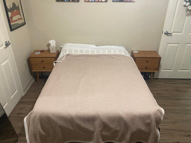 Building Photo - 10 Florence St