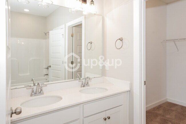 Building Photo - Fantastic 3bd/2ba home! Let yourself in!