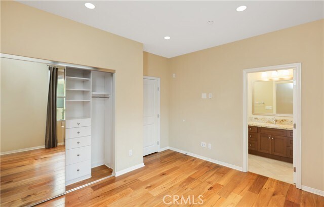 Building Photo - 220 Kempton