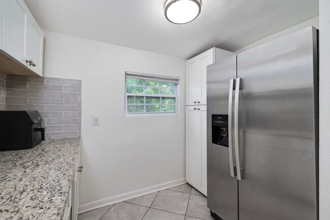 Building Photo - 1307 Formosa Ave