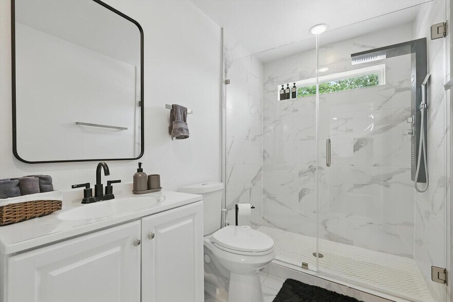 Building Photo - 4416 San Jacinto St