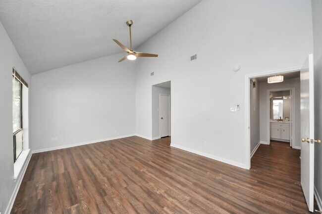 Building Photo - Freshly Remodeled Sugar Land Home with a Garden That Came Ready to Show Off