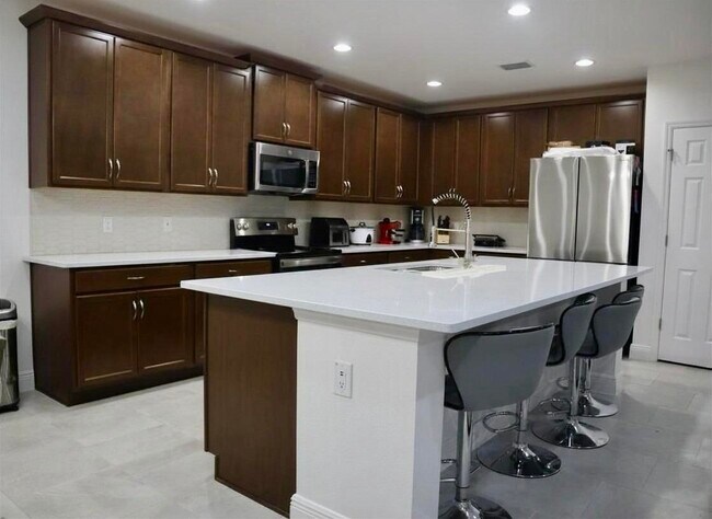 Building Photo - 260 Hamlet Lp