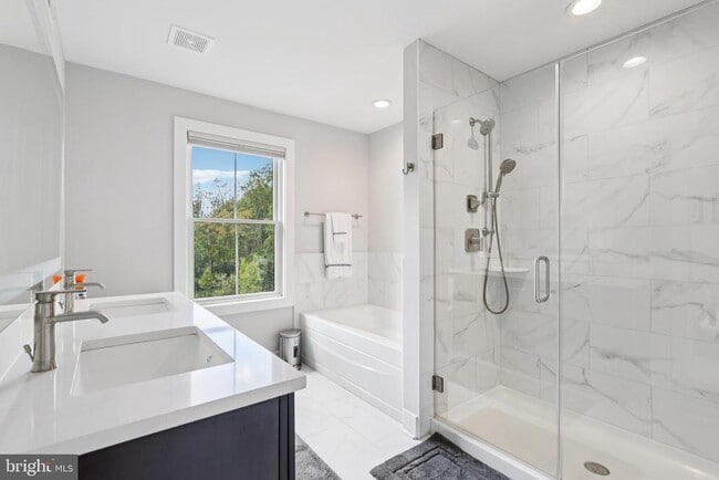 Building Photo - 45 Riverwalk