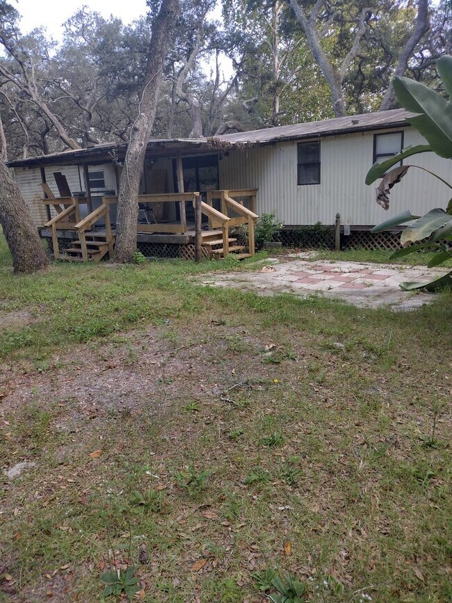 Building Photo - 3 bedroom 2 bathroom Home on 2 1/5 acres