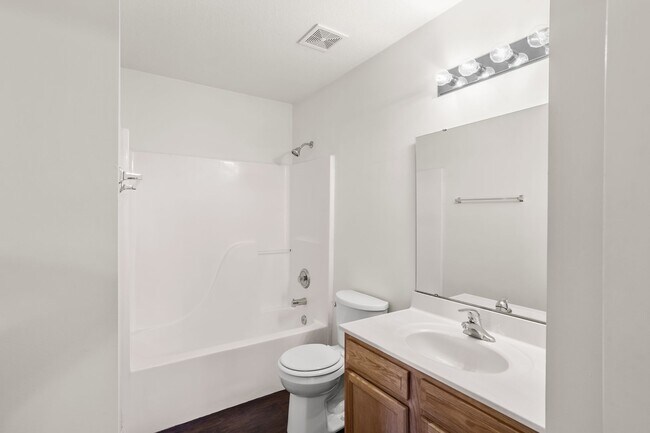 Building Photo - 2500-2502 Northampton Dr.