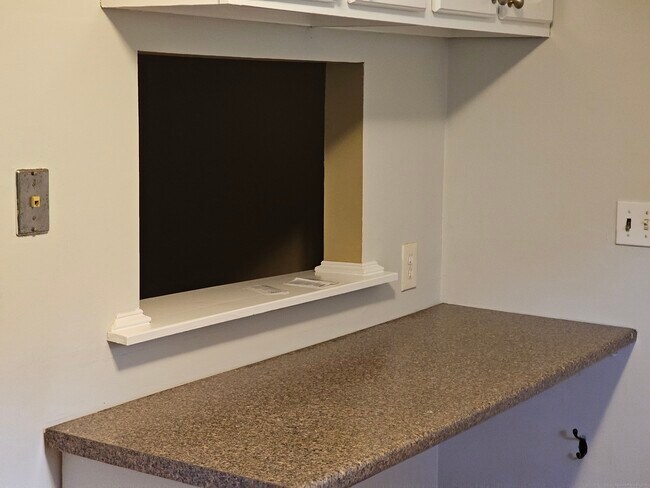 Building Photo - 474 Oak Ave