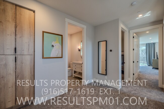 Building Photo - Stunning luxury custom home! 4 bedrooms heart of Fairoaks