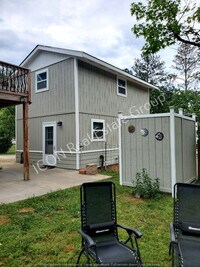 Building Photo - 1/2 home in the country