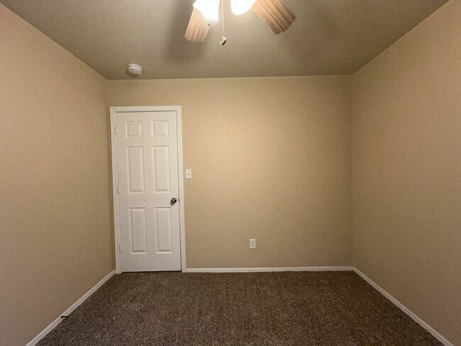 Building Photo - 11387 E 26th St