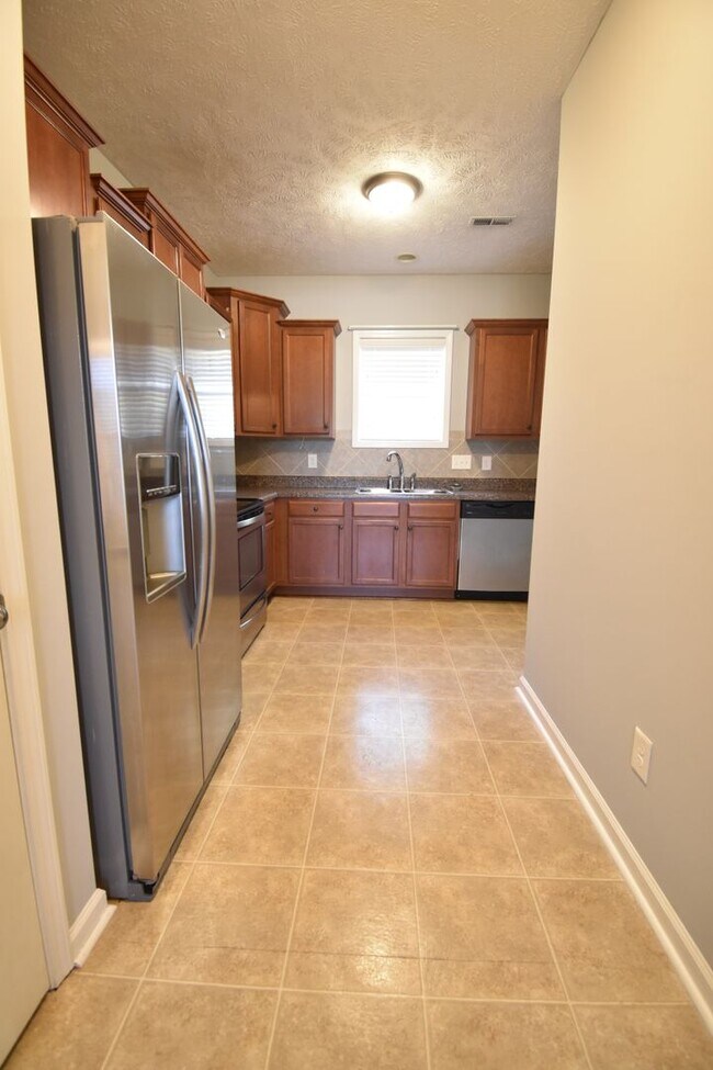 Building Photo - 3 BEDROOM 2 BATHROOM - PETS CONSIDERED