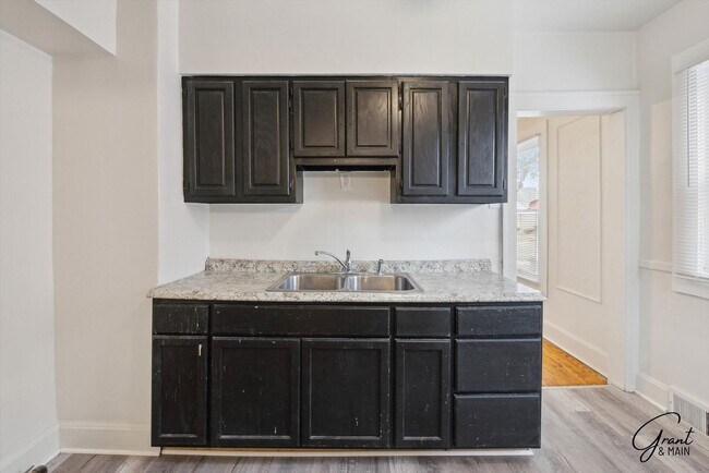 Building Photo - 3 bedroom $1350
