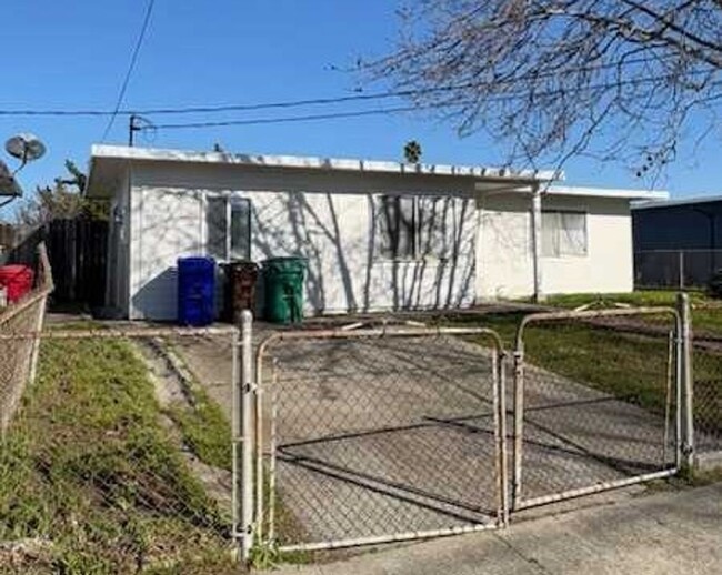 Primary Photo - Remodeled Single Story Home in Richmond......