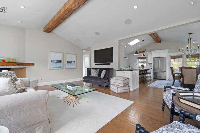 Building Photo - Stunning Single Family Home in the Heart o...