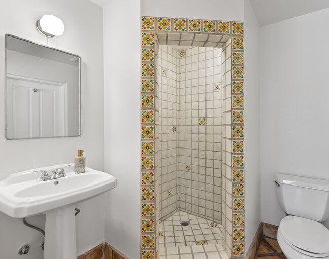Building Photo - 839 N Avenida Olivos