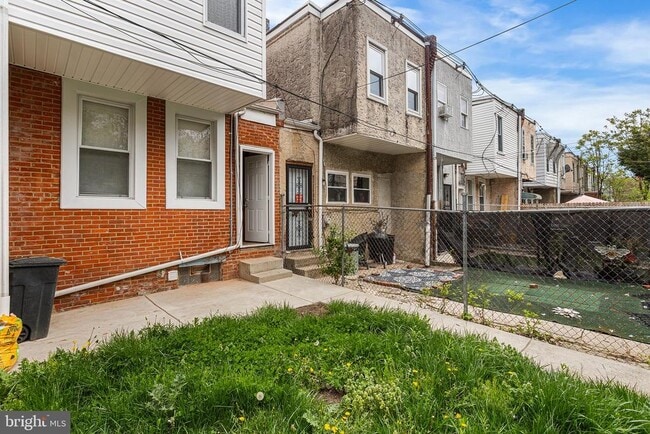 Building Photo - 544 N Allison St