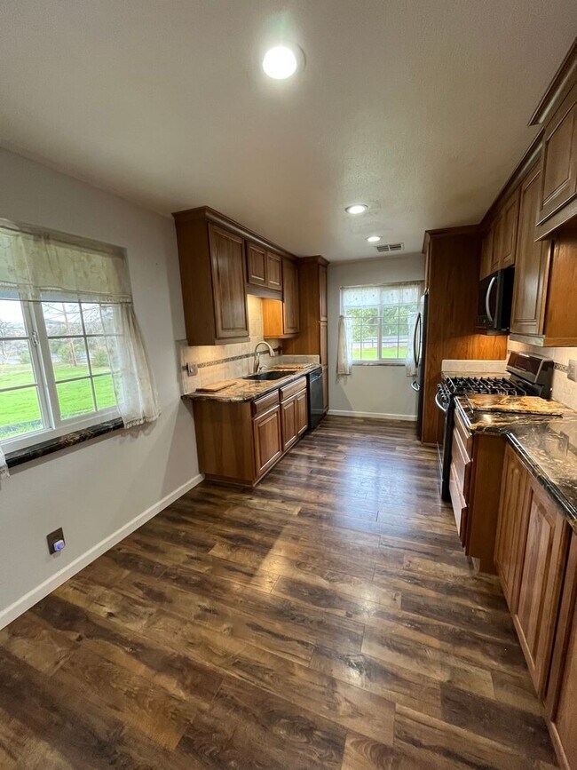 Building Photo - Beautiful Foothil Views Available Now!