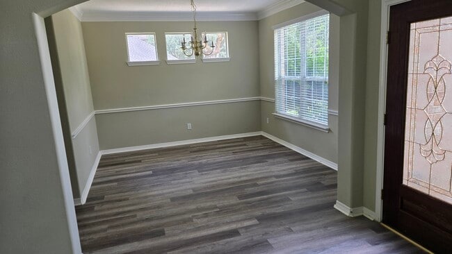 Building Photo - 2126 Blue Water Bay Dr