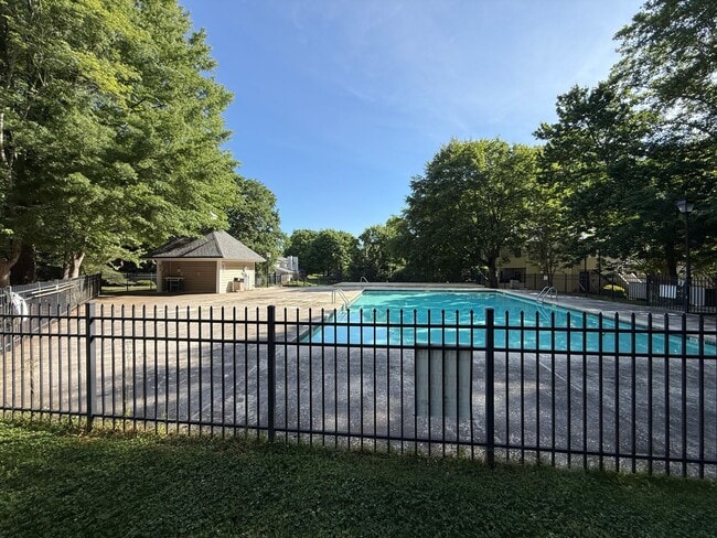 Building Photo - 2233 Stonecutter Dr