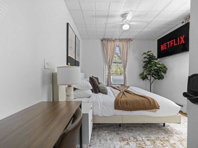 Building Photo - 110 Glen St