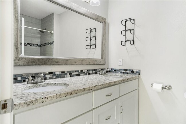 Building Photo - 108 E Skyview Rd