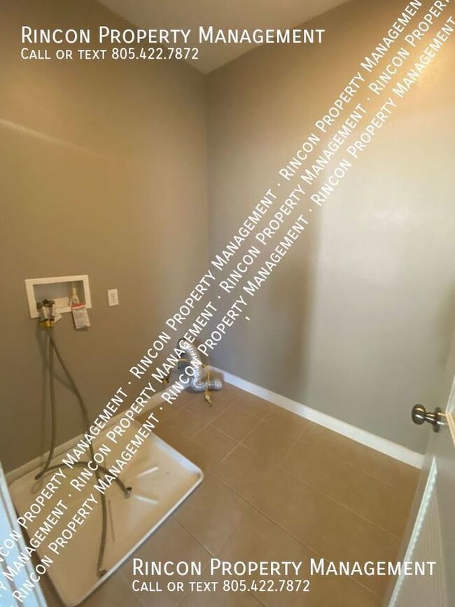 Building Photo - ***$500 OFF FIRST MONTHS RENT!***Ventura 4...