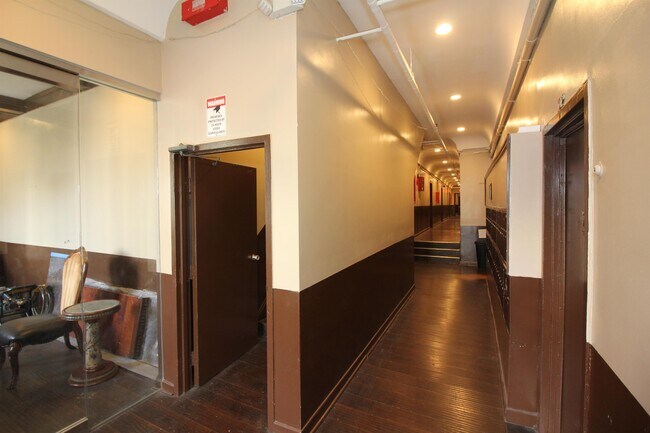 Building Photo - 738 S New Hampshire Ave