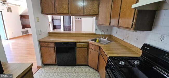 Building Photo - 2408 Adams Ct