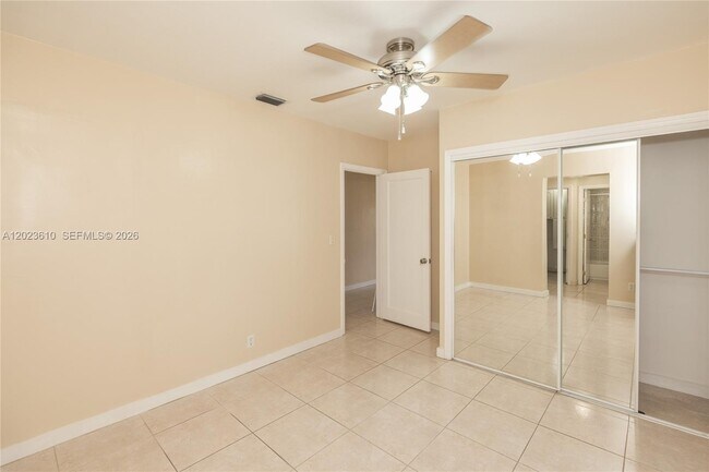 Building Photo - 540 SW 60th Ave
