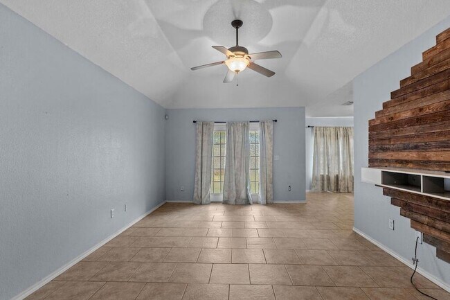 Building Photo - 1708 English Dr
